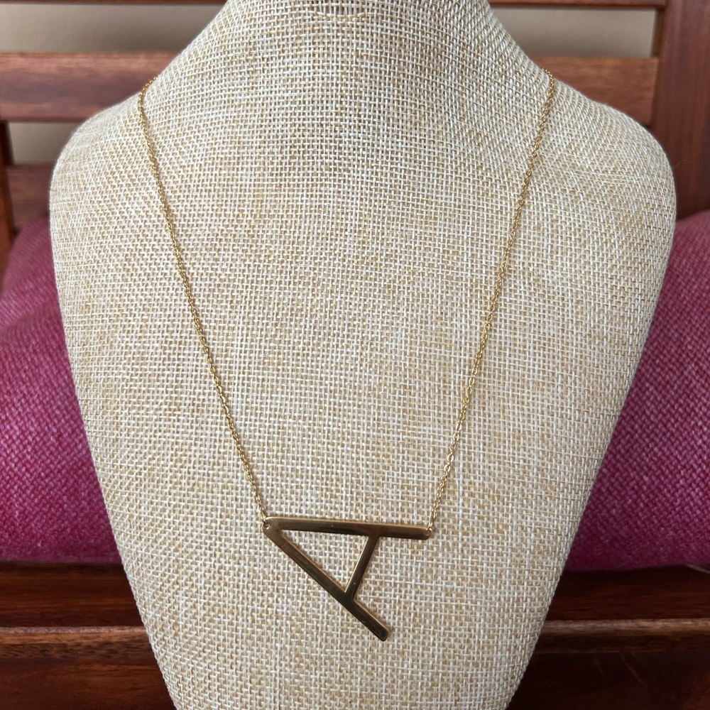 ***BRAND NEW*** Letter A stainless steel gold necklace !